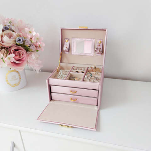 A casket / jewelery box - pink