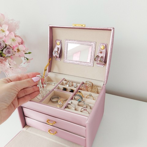 A casket / jewelery box - pink