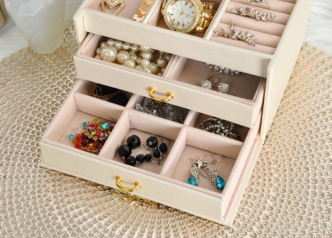 Casket / jewelery box - beige